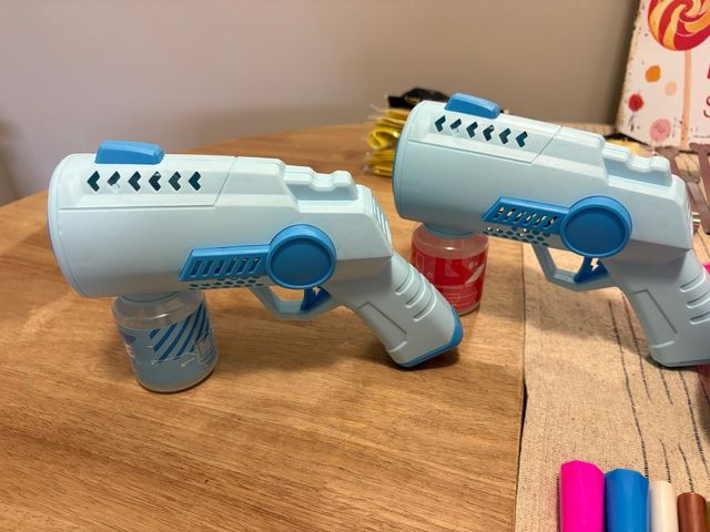 Artículos fiesta Candy Bar, iluminación y pistolas