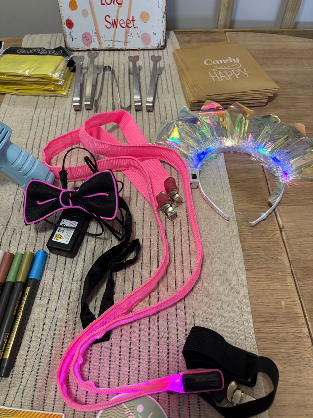 Artículos fiesta Candy Bar, iluminación y pistolas