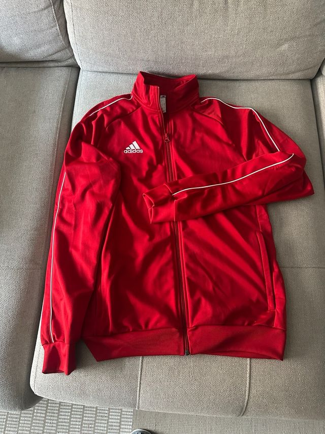 Jaqueta esportiva Adidas vermelha