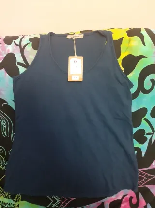 Camiseta tirantes azul talla L. Con blonda
