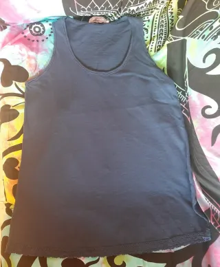 Camiseta tirantes azul talla L. Con blonda