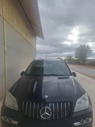 Mercedes-Benz  GL 2011