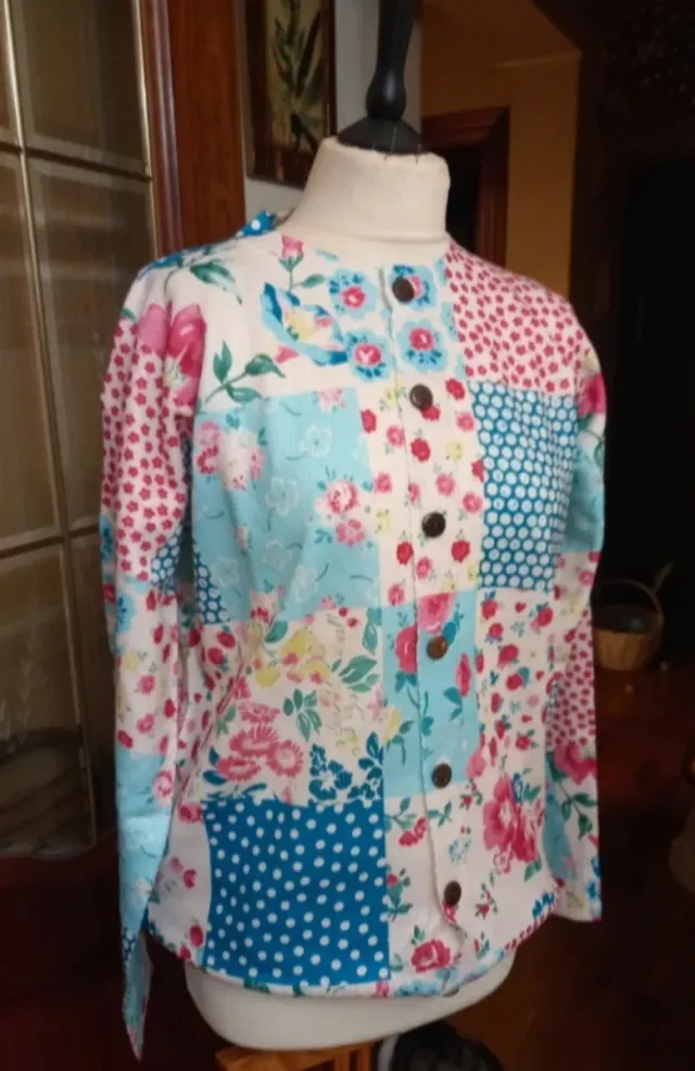 Cárdigan estampado patchwork flores
