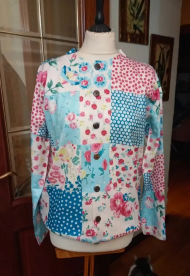 Cárdigan estampado patchwork flores
