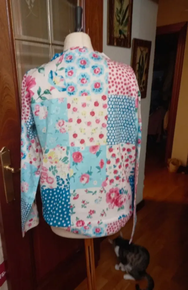 Cárdigan estampado patchwork flores