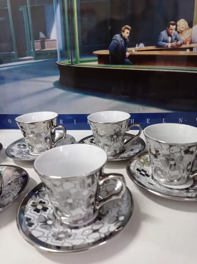 Set 6 Tazas Café con Platos Plata y Blanco