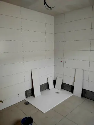 Alicatados y solados. Antonio.