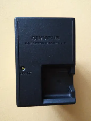 Cargador Olympus LI-41C Negro