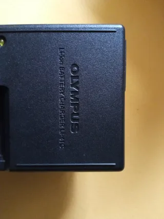 Cargador Olympus LI-41C Negro