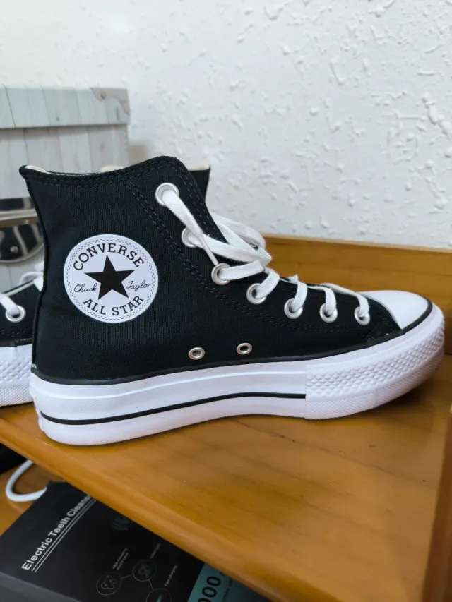 Converse nere con piattaforma