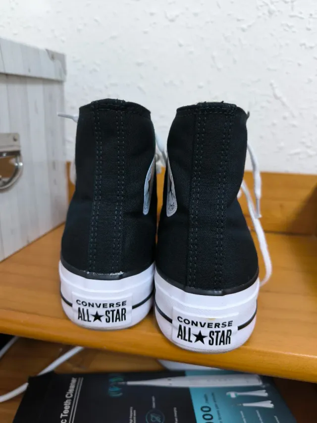 Converse nere con piattaforma