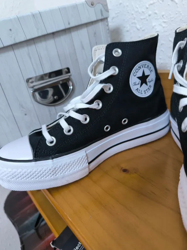 Converse nere con piattaforma
