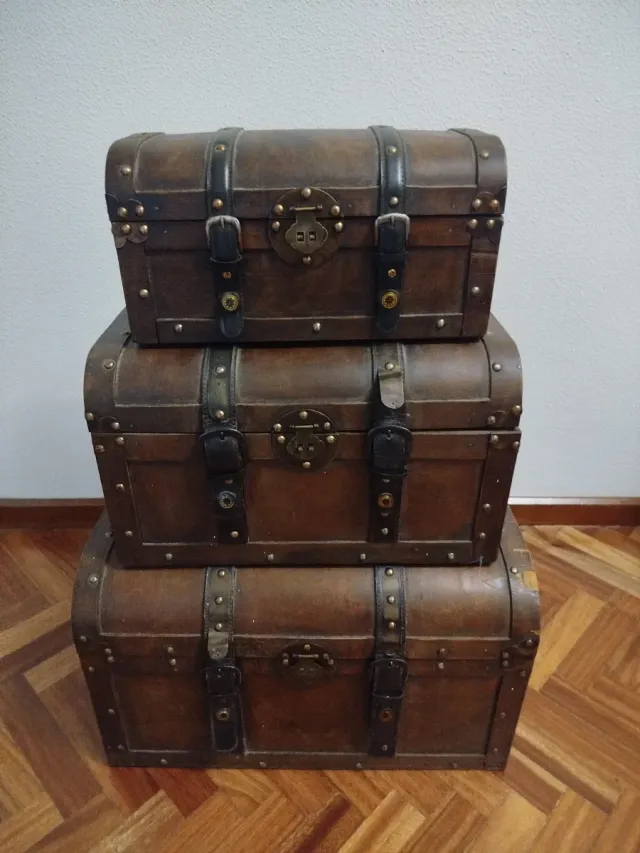 Baúles de madera y cuero