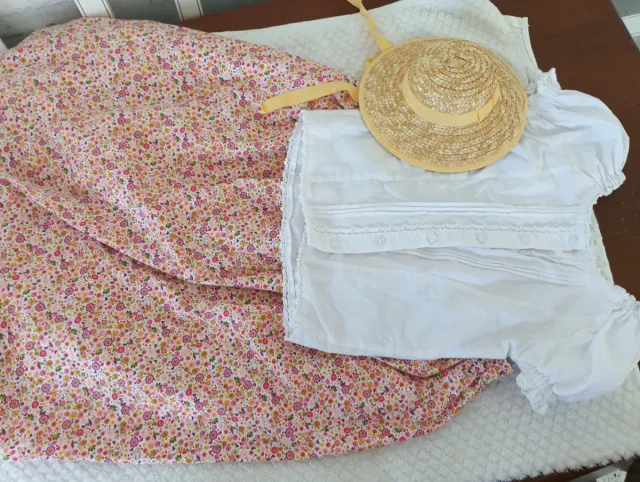 Traje típico canario floral