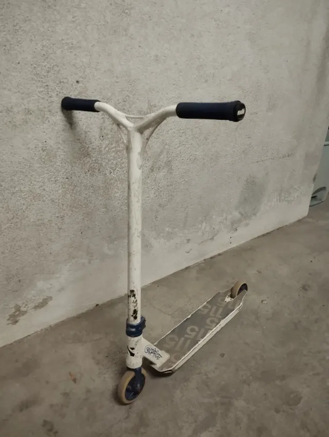 Patinete sacrifice, patinete oxelo y casco.