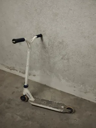 Patinete sacrifice, patinete oxelo y casco.