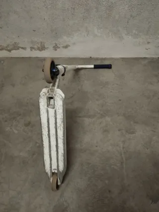 Patinete sacrifice, patinete oxelo y casco.