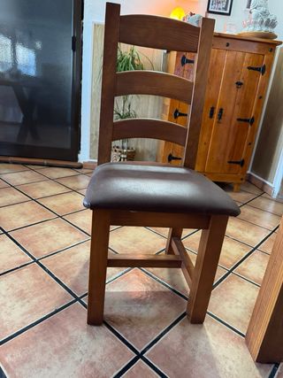 Mesa comedor + 6 sillas + aparador