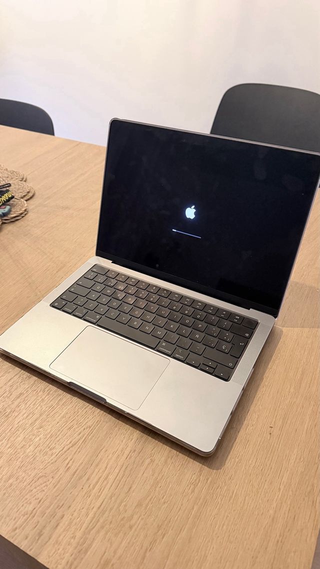 MacBook Pro 14 M2 Plata