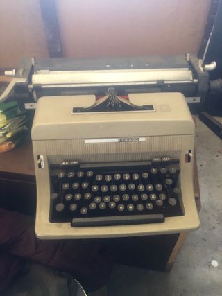 Máquina de escribir Olivetti Linea 90