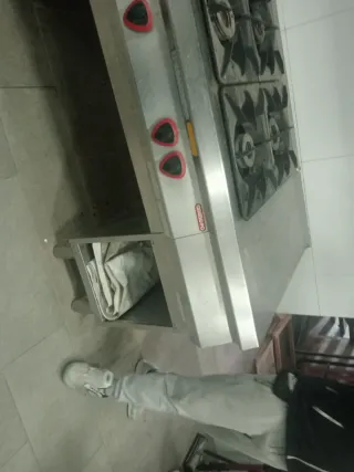 Cocina Industrial 6 Fogones + 2 Mesas