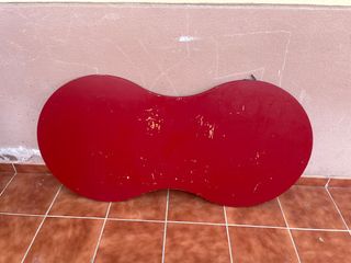 Tablón de madera rojo
