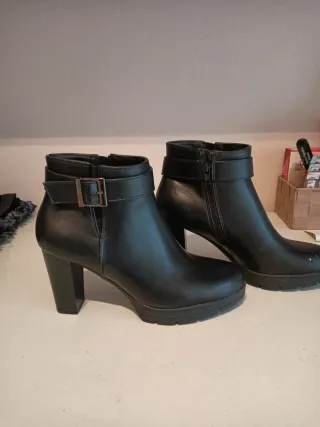 Stivaletti donna n. 39 neri con tacco