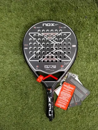 Pala de pádel Nox AT10 18k 2023