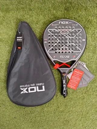 Pala de pádel Nox AT10 18k 2023