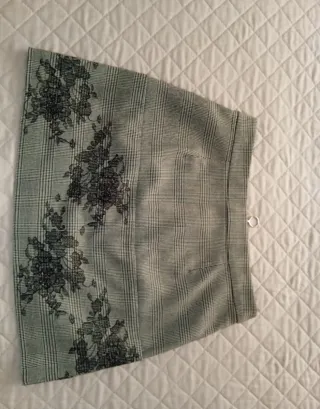 Falda Zara Talla XS Plumas