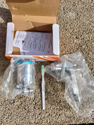 Pistola de pintar con vaso y cepillo