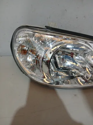 Faro derecho Kia Carnival II