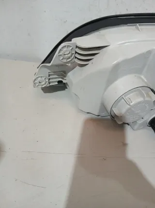 Faro derecho Kia Carnival II