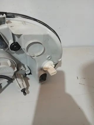 Faro derecho Kia Carnival II