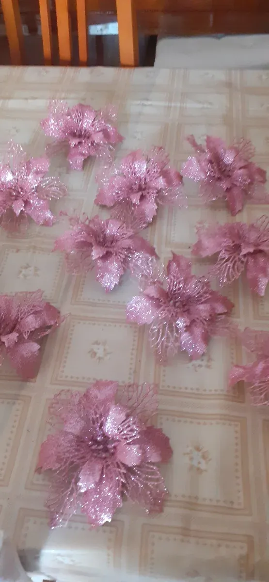 Decorazioni Natalizie con Fiori Rosa e Dorati