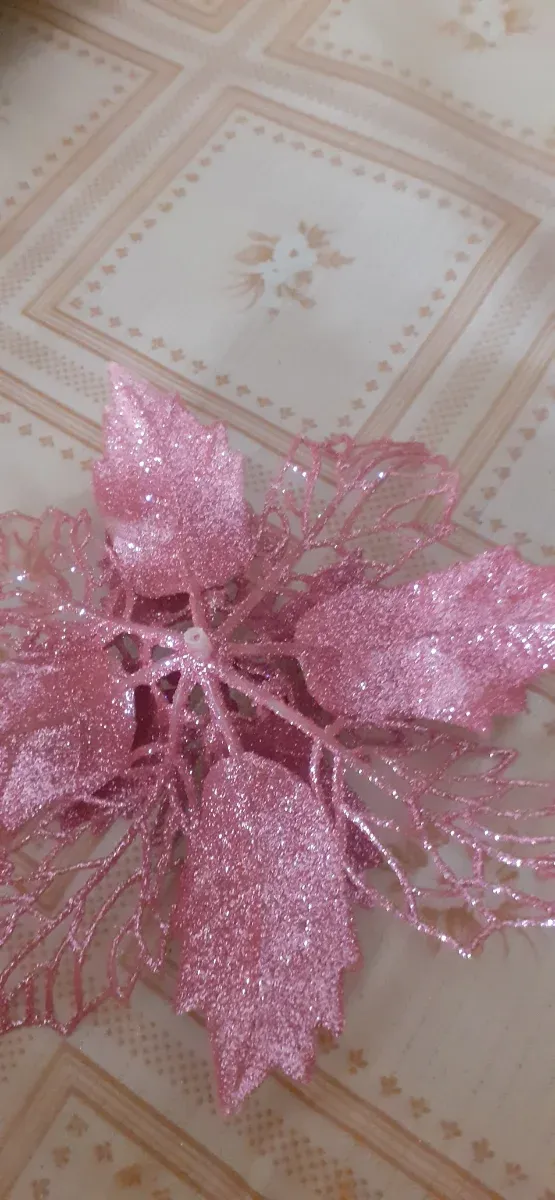 Decorazioni Natalizie con Fiori Rosa e Dorati