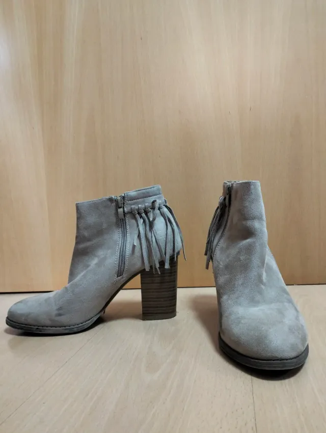 Botines beige tacón ancho Talla 40