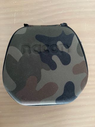 Funda Nacon para PS4 Camuflaje Con mando incluido