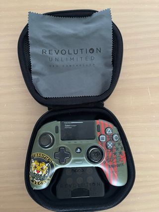 Funda Nacon para PS4 Camuflaje Con mando incluido