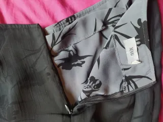 Falda larga Mango floral negra y gris