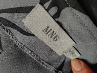 Falda larga Mango floral negra y gris