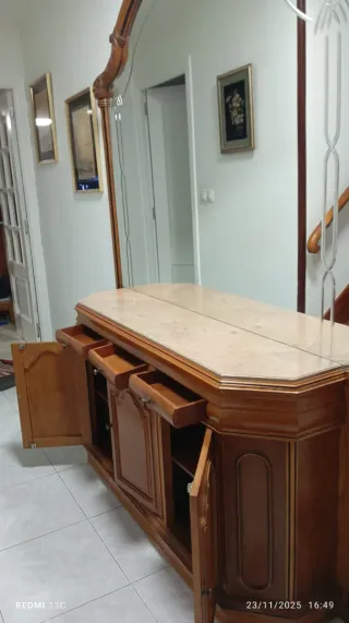 Taquillón madera grande con espejo. En Viveiro-Lug