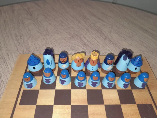 Ajedrez de madera artesanal