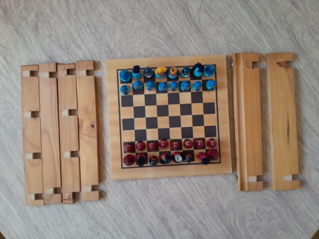 Ajedrez de madera artesanal