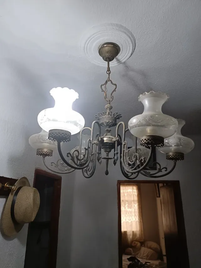 Lampada in bronzo e vetro intagliato vintage a 6 bracci