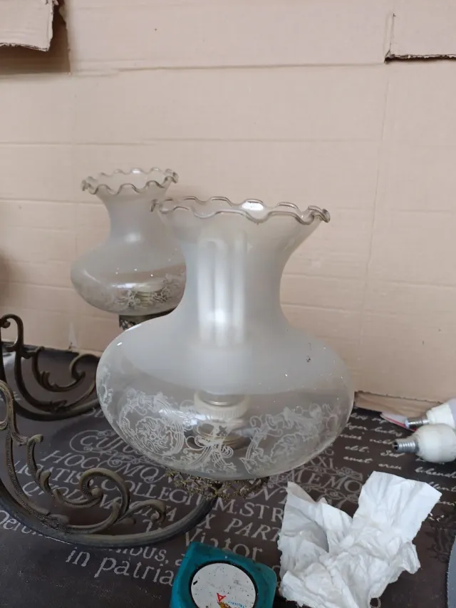 Lampada in bronzo e vetro intagliato vintage a 6 bracci