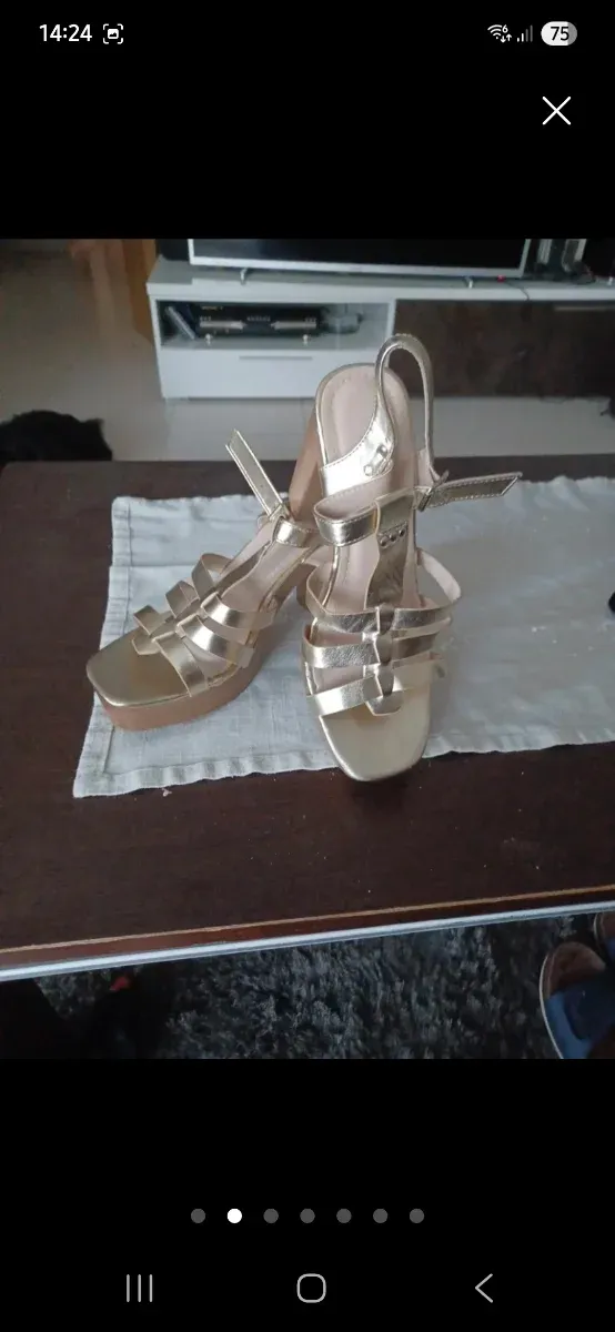 Sandalias doradas plataforma