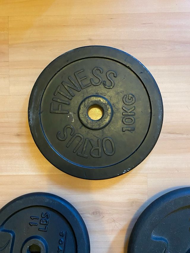 Material deportivo: Barra, discos, kettlebell step