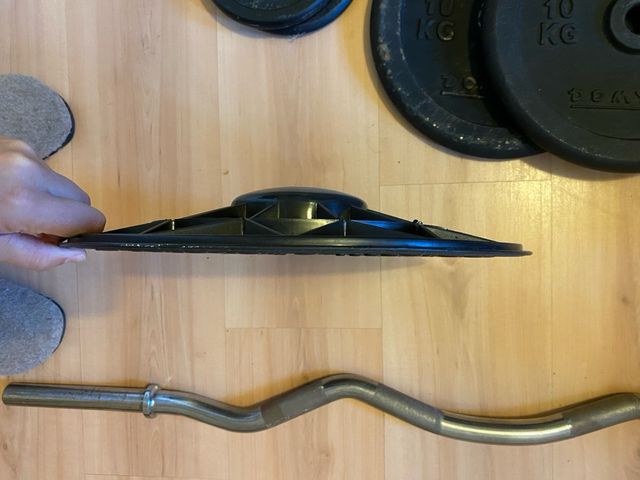 Material deportivo: Barra, discos, kettlebell step