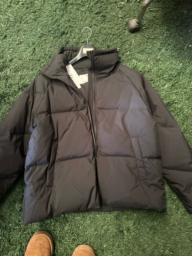 Abrigo negro acolchado